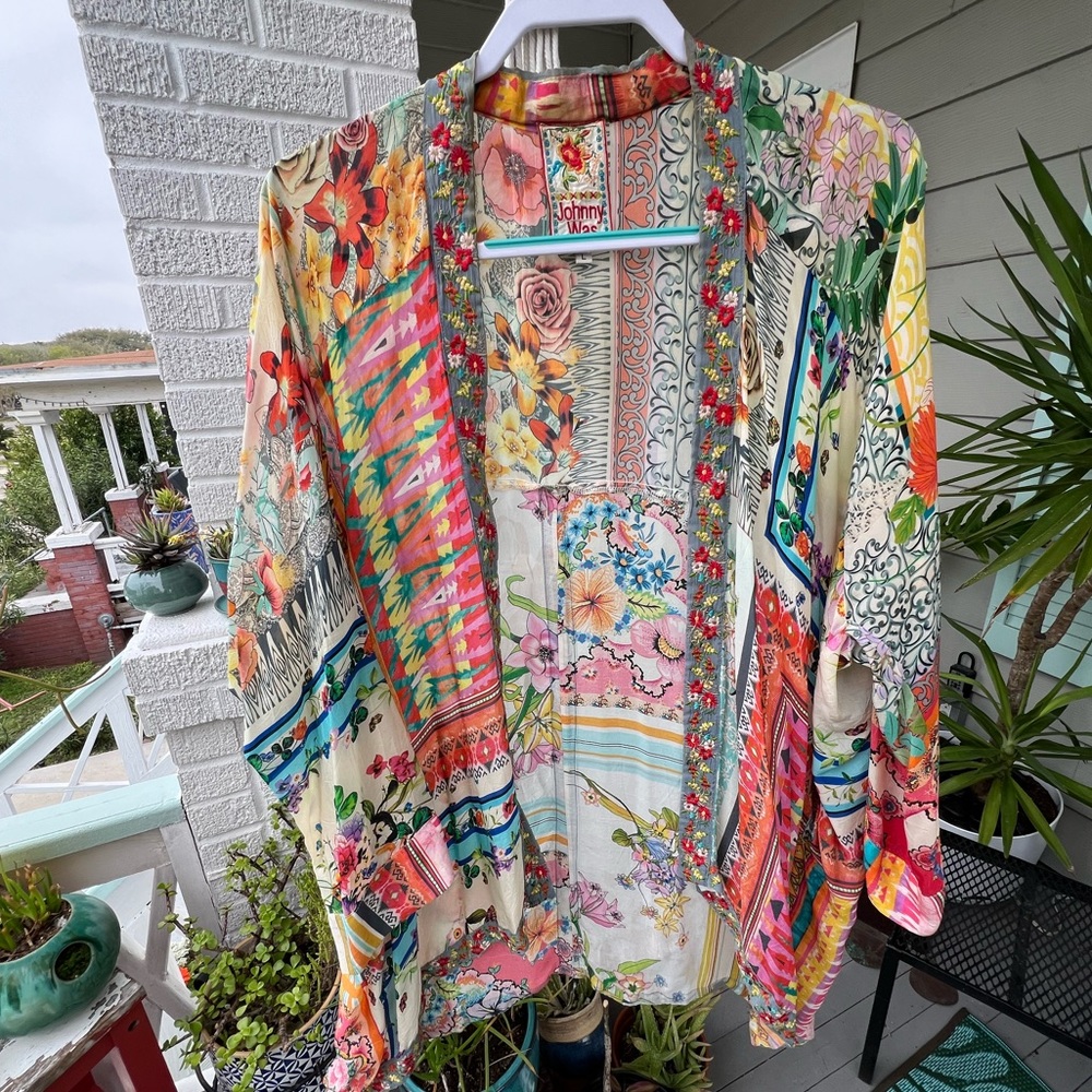 JOHNNY WAS FLORAL KIMONO Size: L Fits XL & XXL. Retails $478